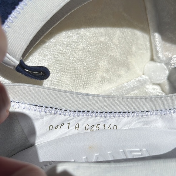 Authentic NWOB CHANEL Navy Blue Suede/White Leather Elastic Ballet Heels - Picture 10 of 16